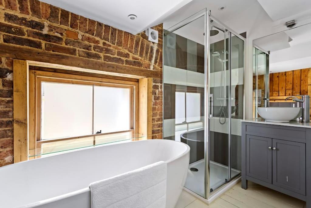 Luxurious Victorian, A Few Minutes From The Beach - Sleeps 2 Adults And Up To 3 Children St Leonards-on-Sea Exterior photo